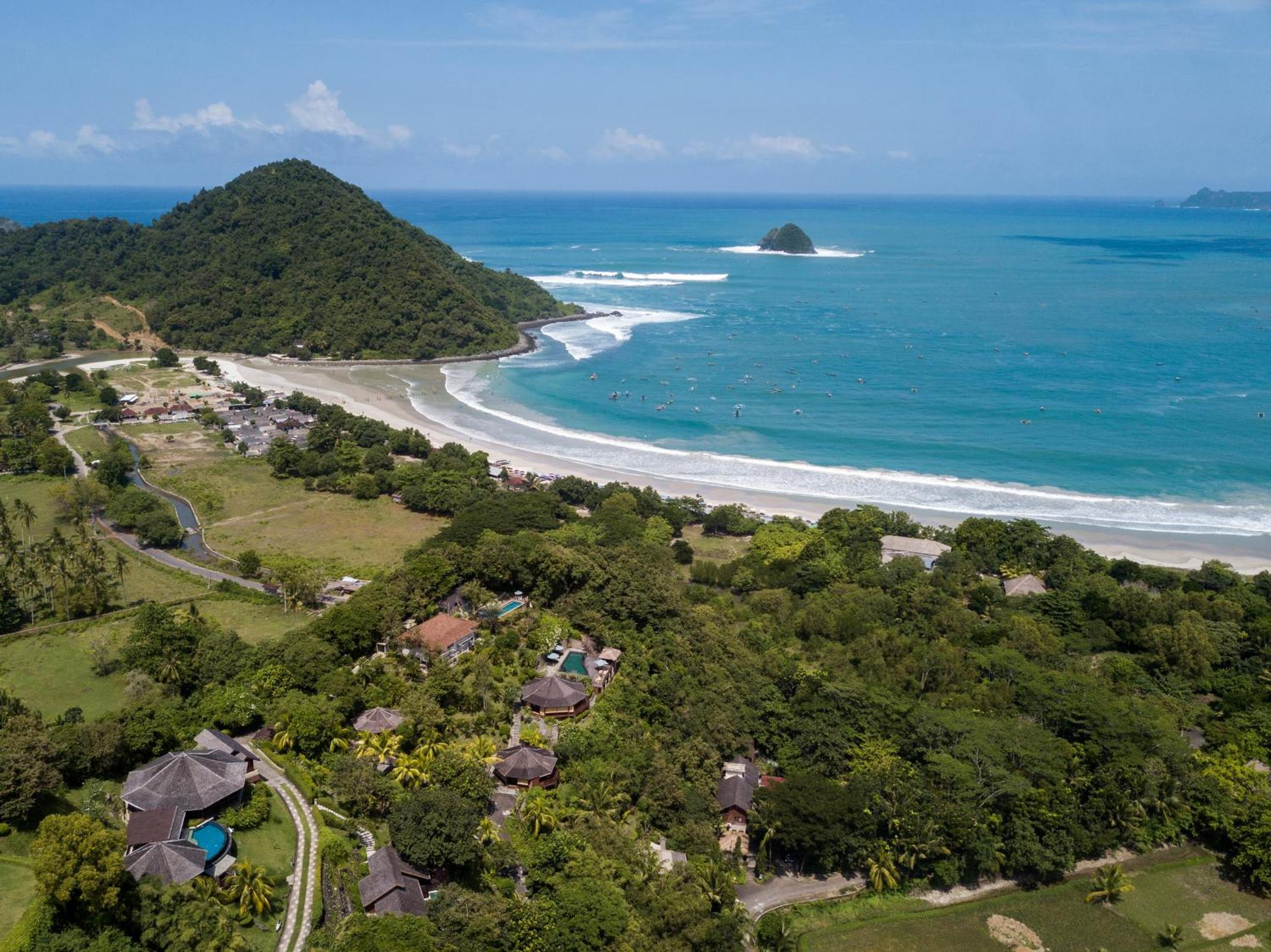 Sempiak Seaside Hotel 4*