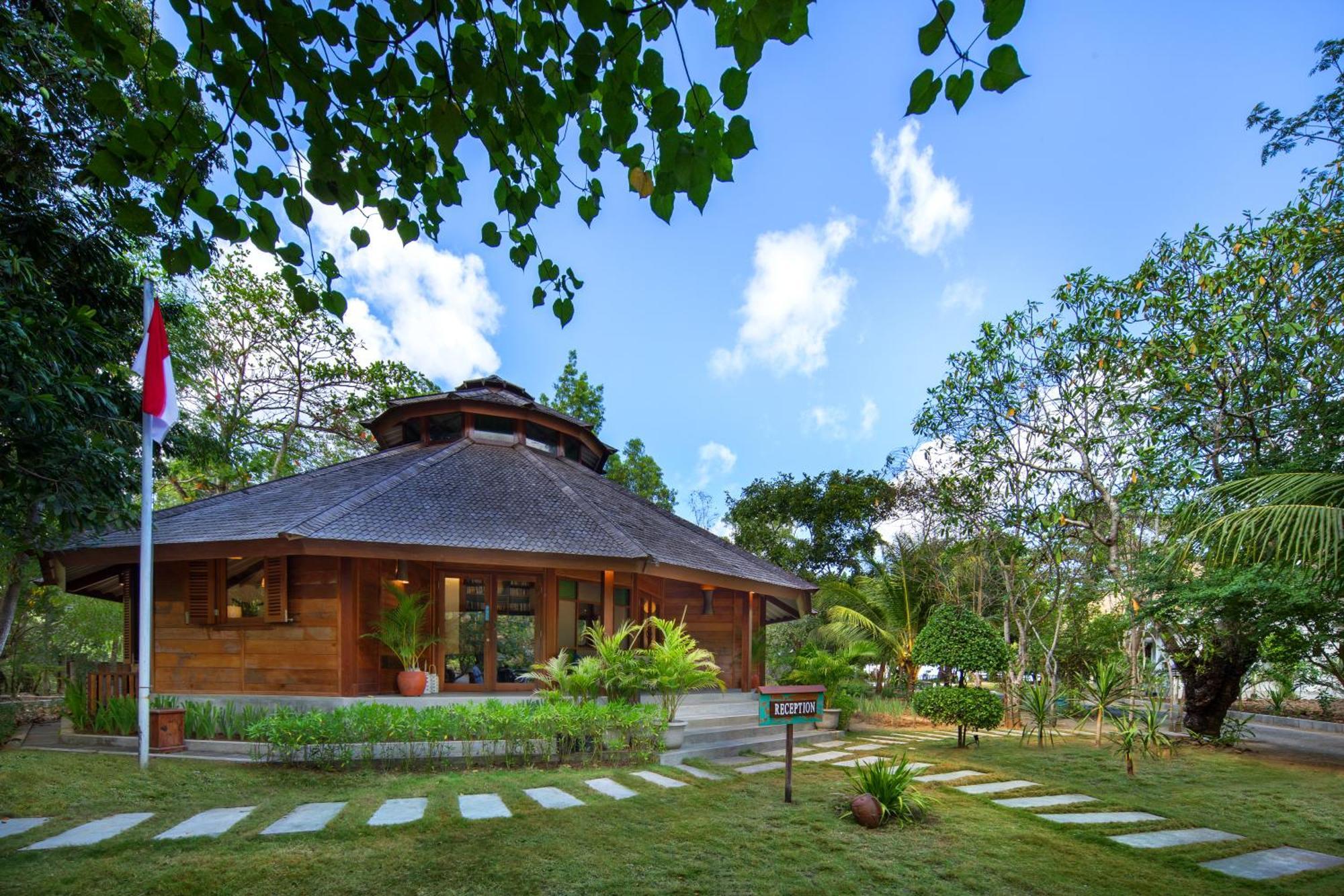 Sempiak Seaside Hotel